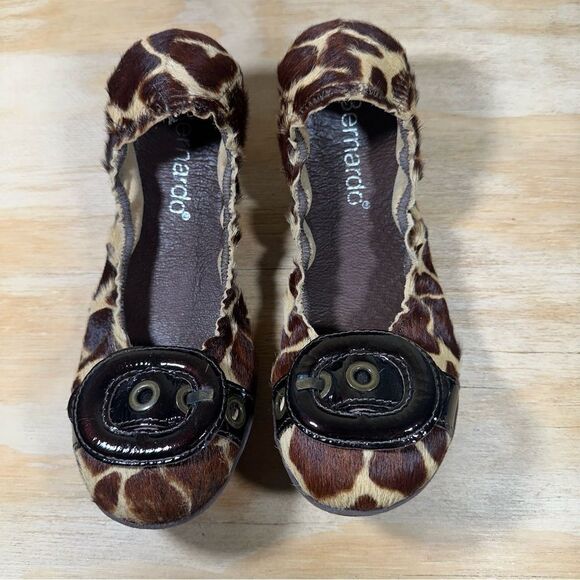 Bernardo Giraffe Print Ballet Flats Women’s Size 8 - Picture 2 of 7